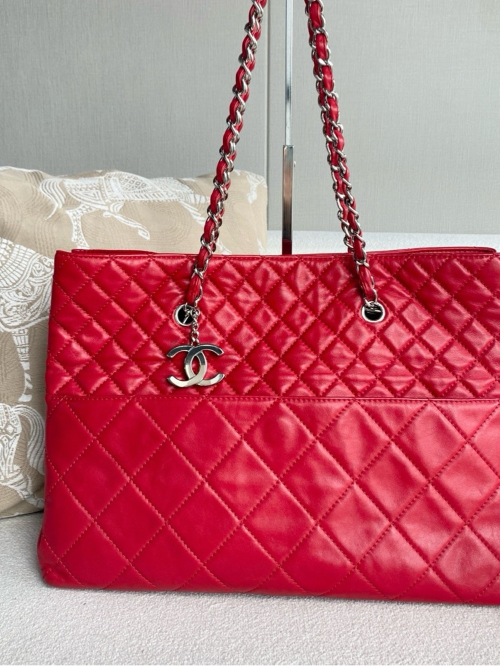 Chanel | Quilted Tote Bag Red Caviar | Excellent Condition